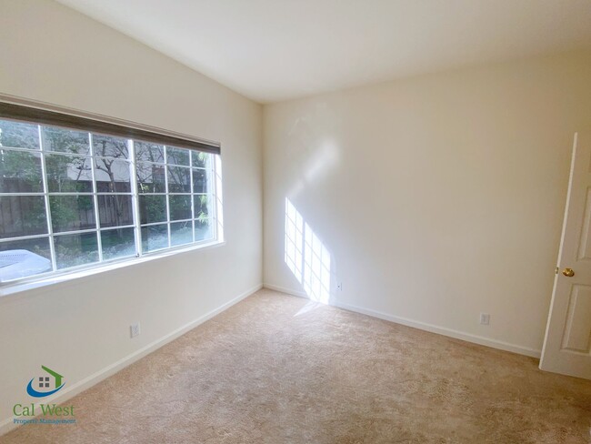 Building Photo - $6995-Amazing 4 Bed/3 Bath Home in Mtn. Vi...
