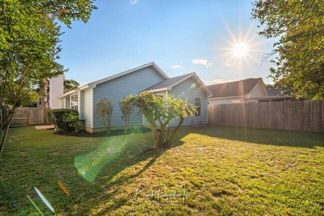Building Photo - 3510 Silvertree Ln