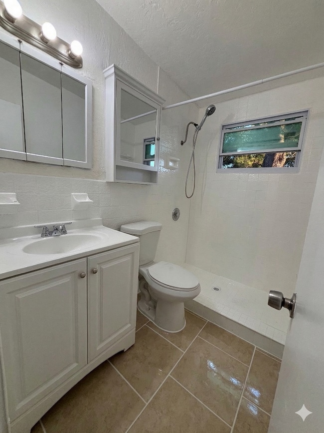 Building Photo - Updated 4-Bedroom Home for Rent in Pinellas Park | Spacious Layout | Stainless Steel Appliances