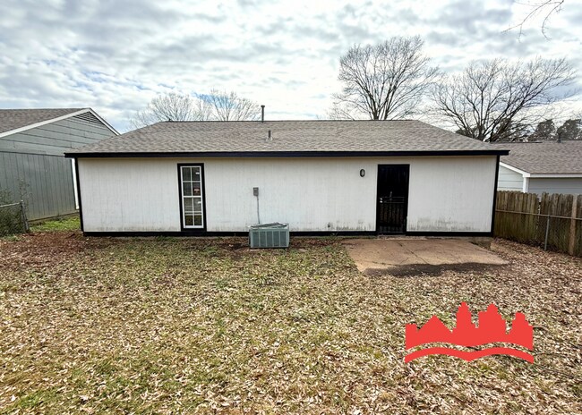 Building Photo - 5636 Maple Tree Dr