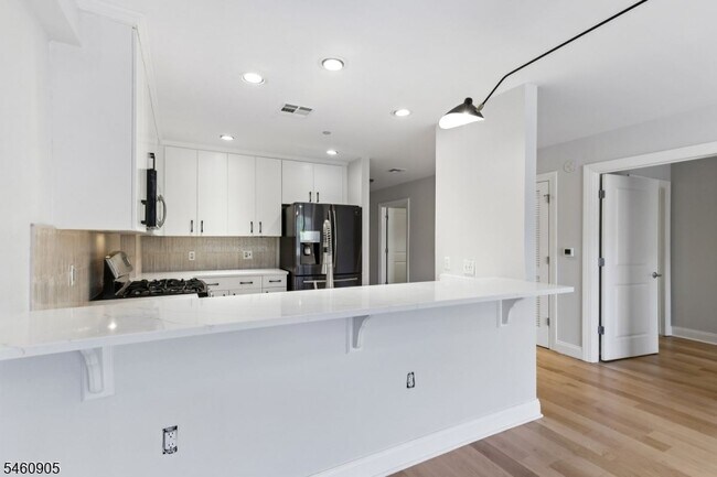 Building Photo - 48 S Park St