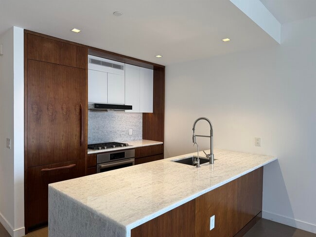 Building Photo - 75 Park Ln S