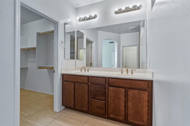 Building Photo - 9233 W Dreyfus Dr