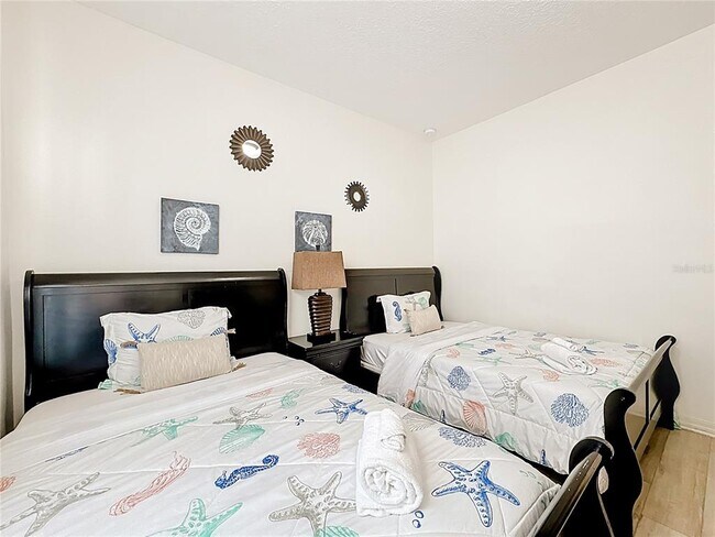 Building Photo - 8986 Shine Dr