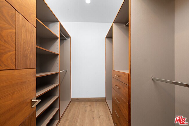 Building Photo - 11200 Dona Lola Dr