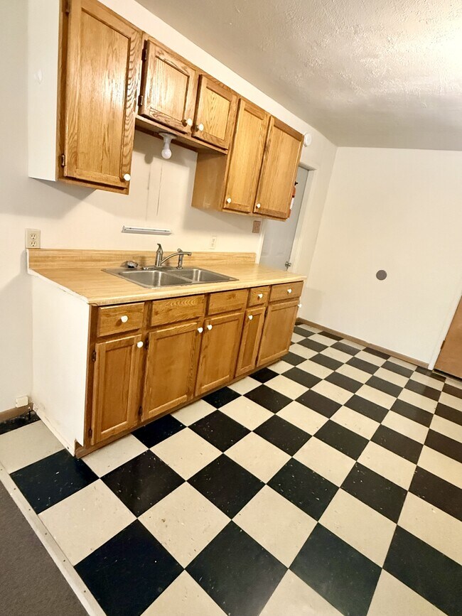 Building Photo - 708 East St