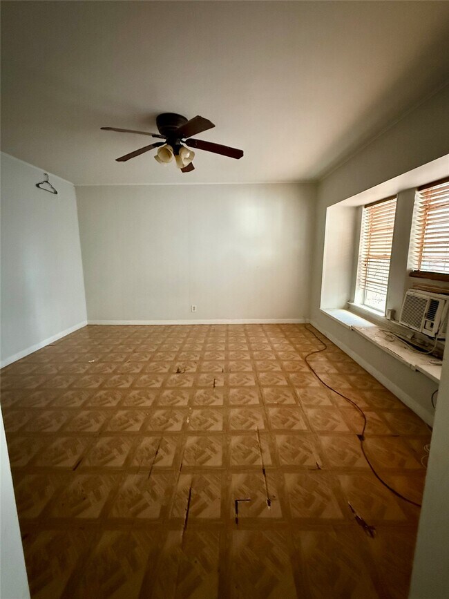 Building Photo - 1526 Yale St