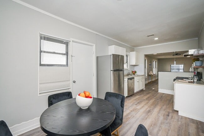 Building Photo - 1507 Laird St