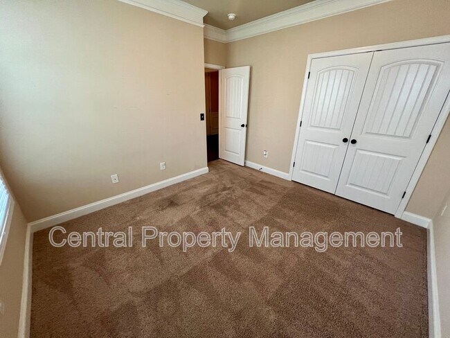 Building Photo - 208 Evansdale Way