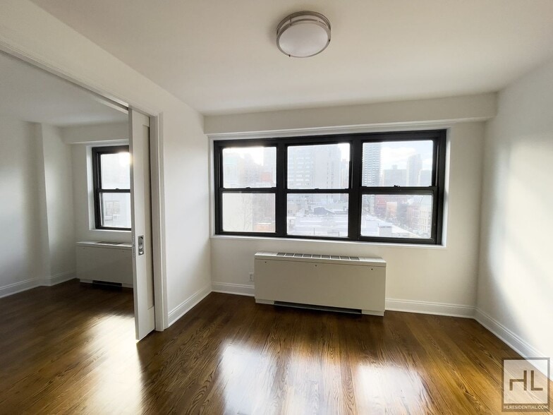 Building Photo - E 88th St