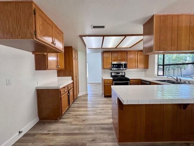 Building Photo - Spacious 4 Bedroom Home in Temecula’s Vine...