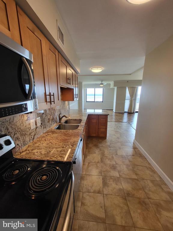 Building Photo - 1300 Crystal Dr