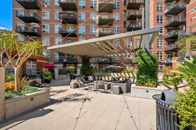 Building Photo - $3,695 - 1 Bed + Den / 1.5 Bath Condo at Parkloft Residence in Downtown San Diego