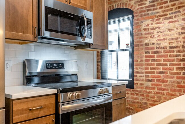 Building Photo - 235 Old South High St