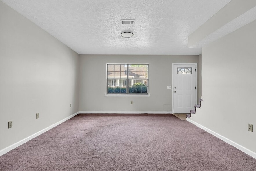 Building Photo - 452 W Broad St