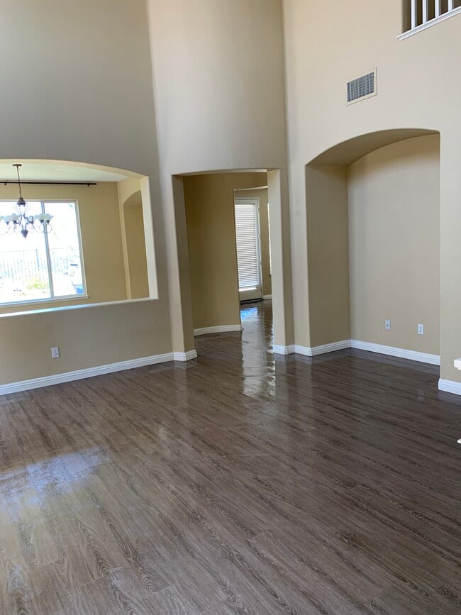 Building Photo - 1520 Sapphire Dr