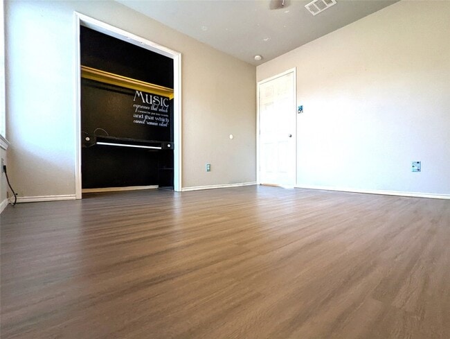 Building Photo - 9898 Dartmouth Dr