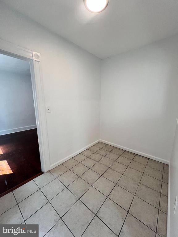 Building Photo - 323 Collins Ave