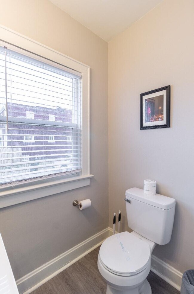 Building Photo - 1123-1125-1125 Wilson Ave