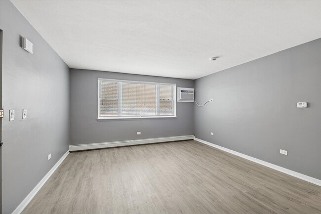 Building Photo - 1910 16th Ave