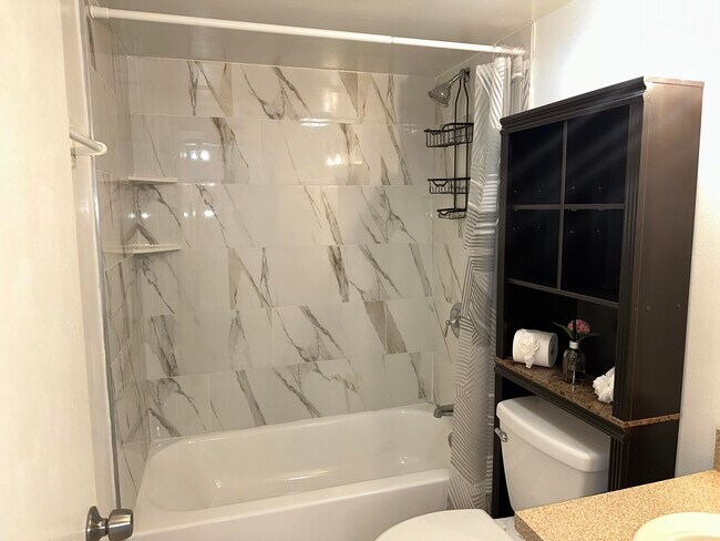 Building Photo - 905 Southridge Rd