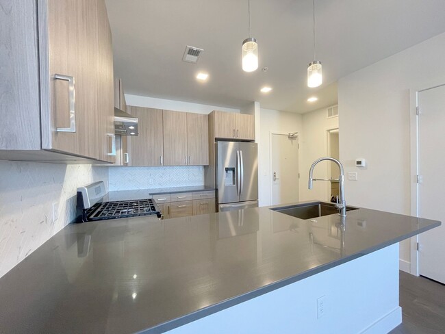 Building Photo - Improved Price!!!! Bustling Location! Mode...