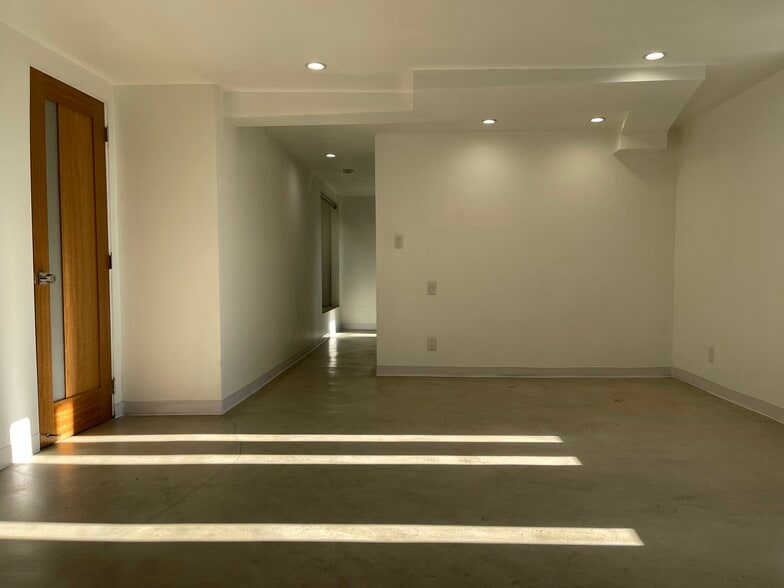 Building Photo - 479 Nassau Ave