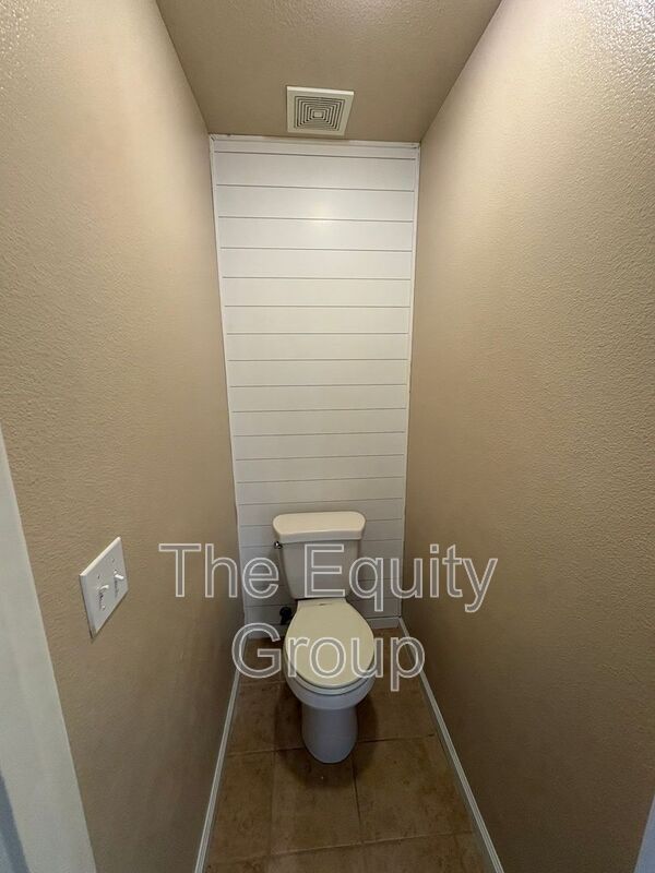 Building Photo - 3316 W Wren Ave