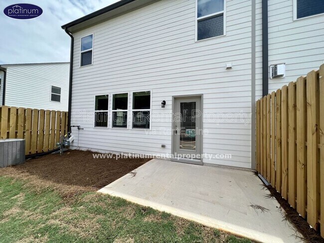Building Photo - 5770 Thornton Dr