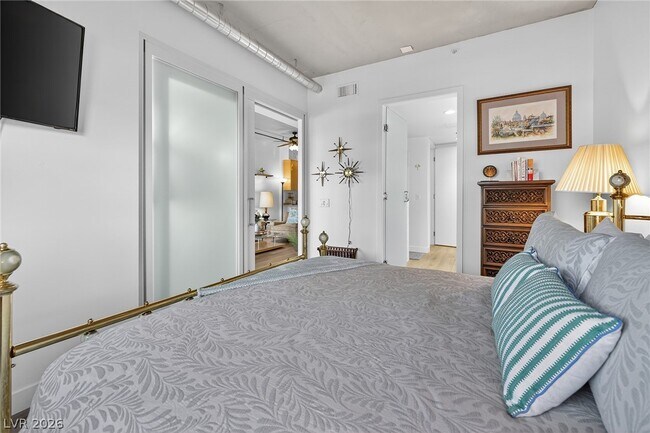 Building Photo - 353 E Bonneville Ave