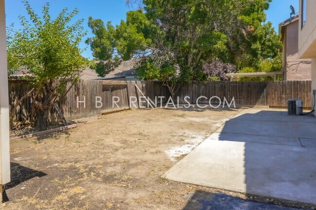 Building Photo - Charming 3-Bed, 2.5-Bath Home in One of Tr...