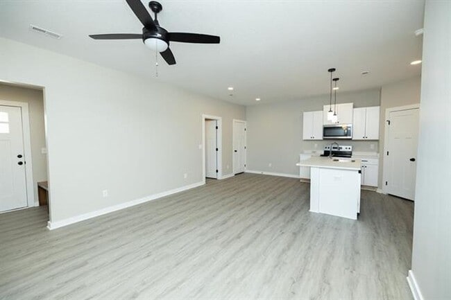 Building Photo - 518-520 W. 50th Ct. S.