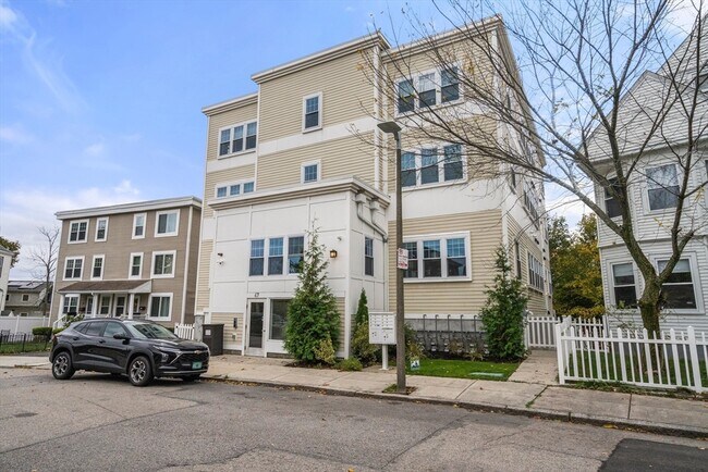 Building Photo - 47 Sargent St