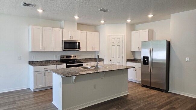 Building Photo - Like New Home in Deer Run at Crosswinds!