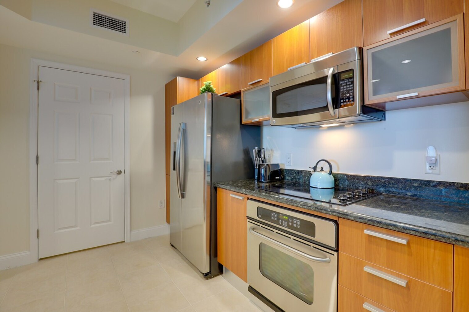 Building Photo - 241 Riverside Dr