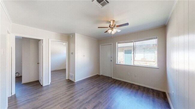 Building Photo - 206 Lynn Dr