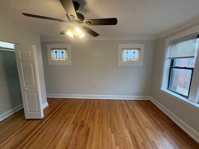 Building Photo - 7004 N Paulina St