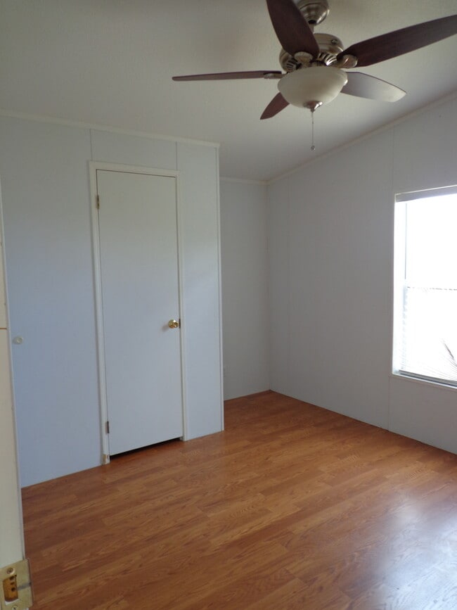 Building Photo - 3 Bedroom 2 Bath On Large Corner Lot *Cordes Lakes*