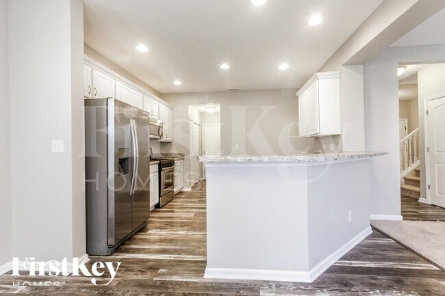 Building Photo - 5776 Bluff View Ln