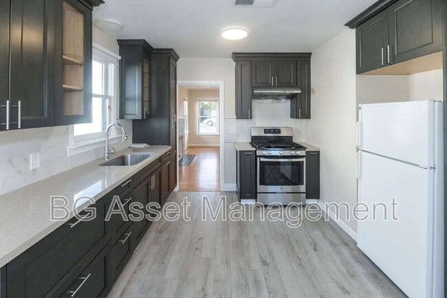 Building Photo - 317 Pomona Ave