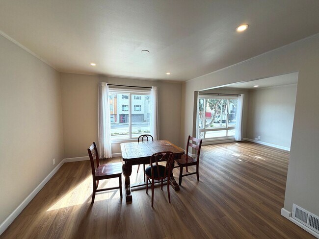 Building Photo - TOTAL REMODEL LARGE BRIGHT 1800sf 3BR/2BA/2GR Cayuga Terrace Home  AVAILABLE NOW