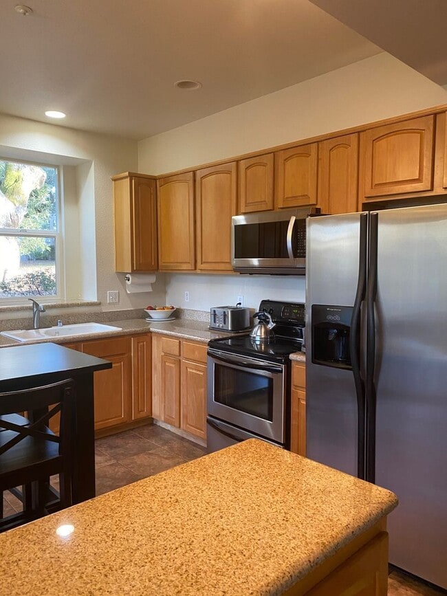 Building Photo - Spacious Ground-Floor 3BD/2BA Condo in Prime Scotts Valley Location