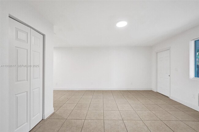 Building Photo - 30 SW 8th St