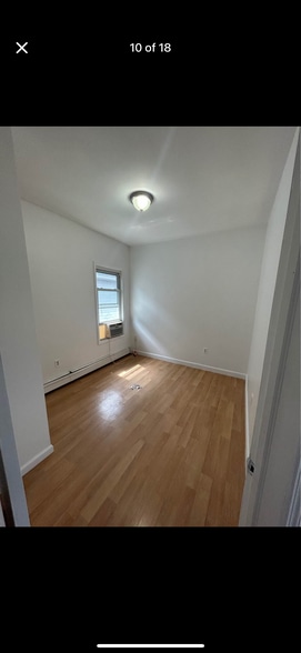Building Photo - 466 Cortlandt St
