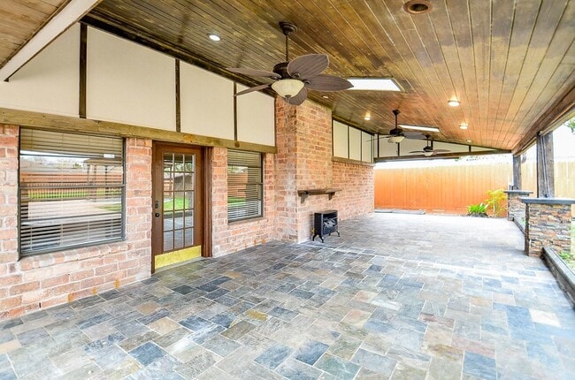 Building Photo - 2407 Sugar Mill Dr