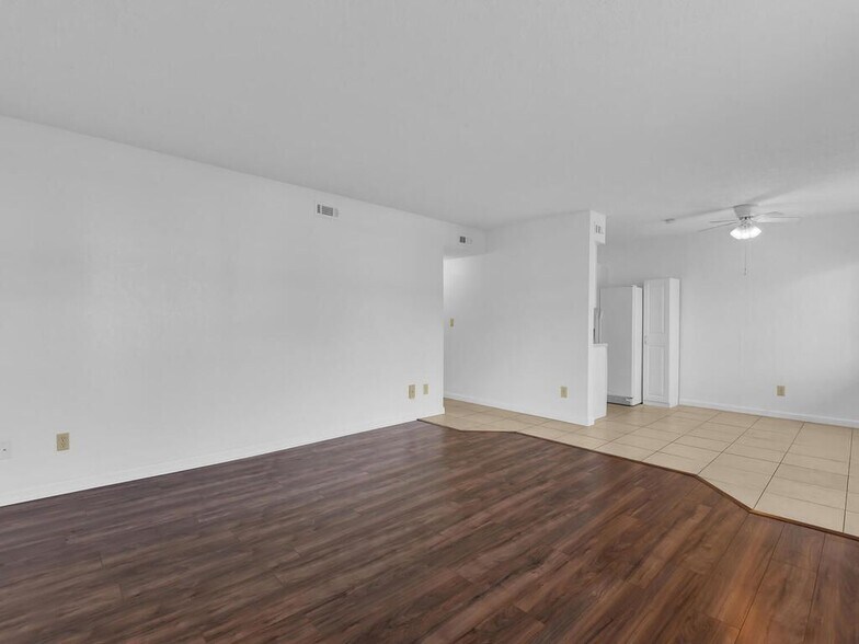 Building Photo - 4617 Bayshore Dr