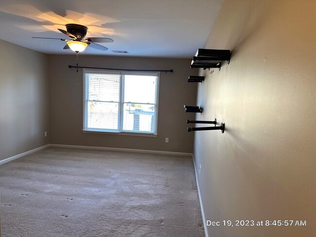 Building Photo - 5 Bedroom /4 Bath House in LAKELAND!!!