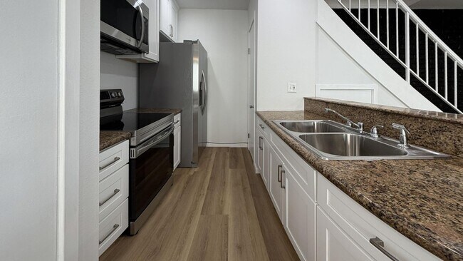 Building Photo - 3532 Rainbow Ln