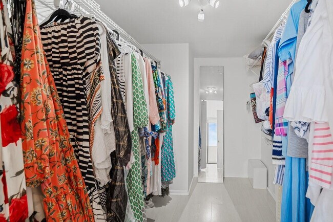 Building Photo - 5600 N Flagler Dr