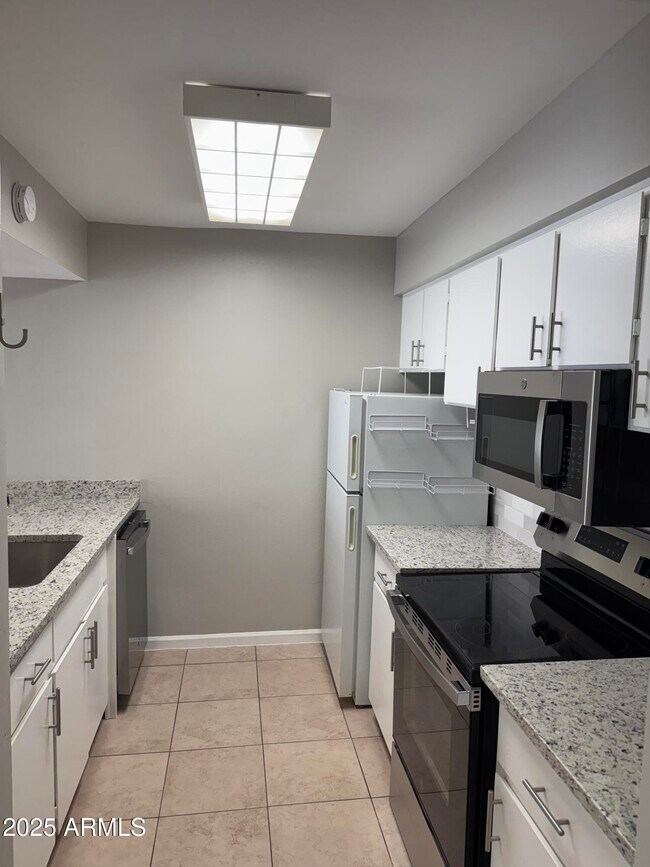 Building Photo - 3313 N 68th St